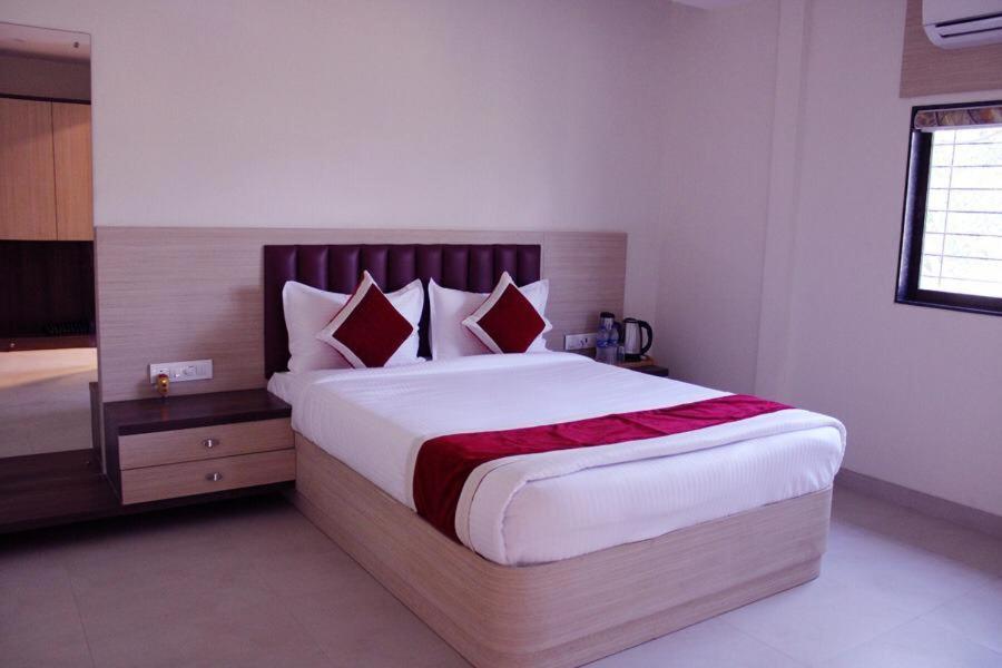 Hotel Saineel Мумбаї Екстер'єр фото